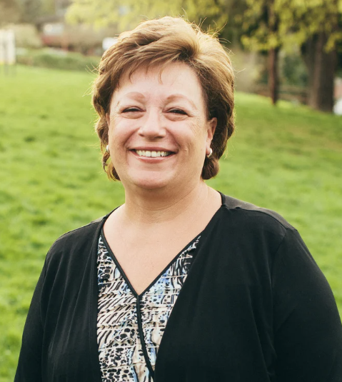 María L.